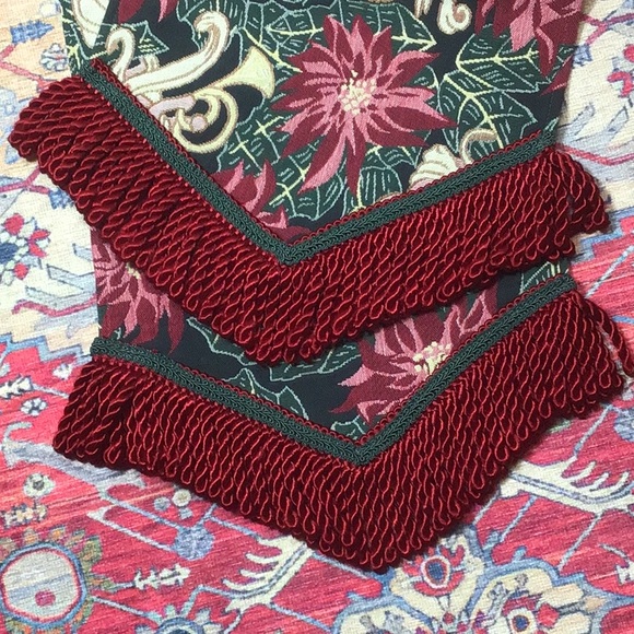 🌲Tapisserie Tapestry Holiday Table Runner with Fringe - Picture 2 of 8
